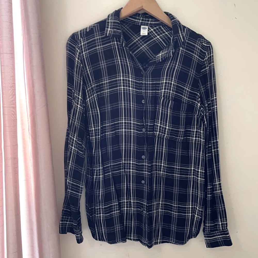 Old Navy Button down plaid long sleeve shirt